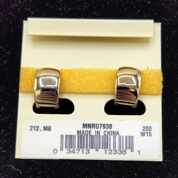 MONET NWT Mother of Pearl Magetic Clip On Earrings - Picture 2 of 3